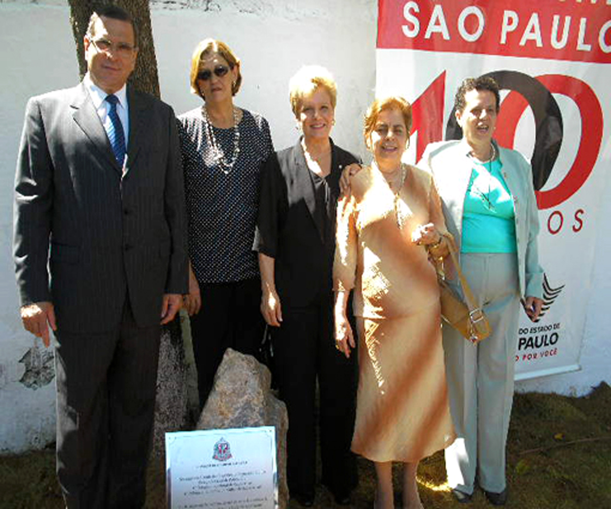 Deputada Rosmary Corra (ao centro) participa do lanamento da pedra fundamental da sede da 6 Delegacia de Defesa da Mulher, em Santo Amaro<a style='float:right;color:#ccc' href='https://www3.al.sp.gov.br/repositorio/noticia/03-2008/delrose ddm.jpg' target=_blank><i class='bi bi-zoom-in'></i> Clique para ver a imagem </a>